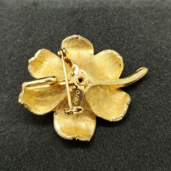 Bloom Brooch 🏵🏵🏵 - Picture 2 of 2